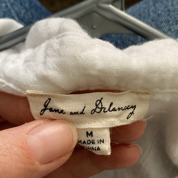 Jane & Delancey white button down rayon/spandex blend tunic blouse. - Picture 3 of 7